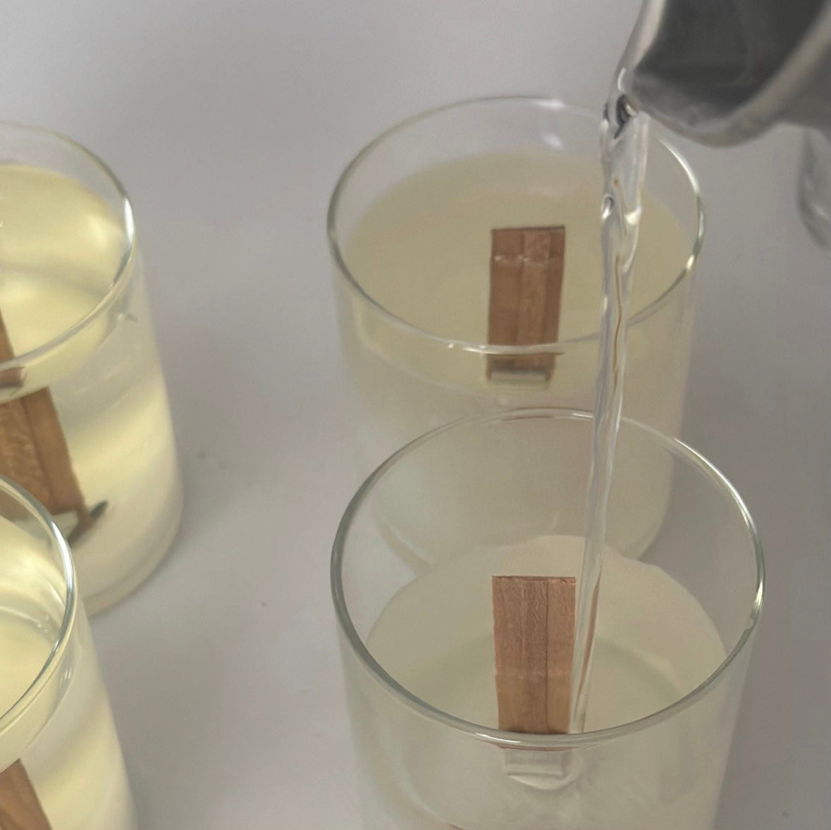 Amber & Musk Candle – Sandalwood & Patchouli Apricot Creme Wax Candle, Hand-Poured, Earthy Scent, Woodsy Aromatherapy