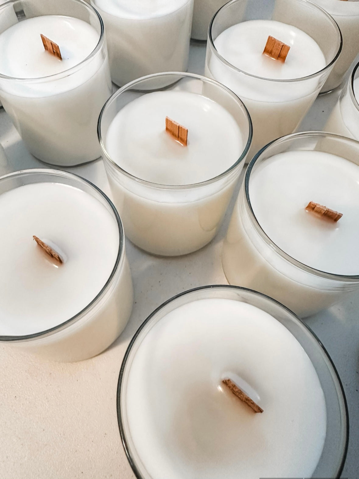 Amber & Musk Candle – Sandalwood & Patchouli Apricot Creme Wax Candle, Hand-Poured, Earthy Scent, Woodsy Aromatherapy
