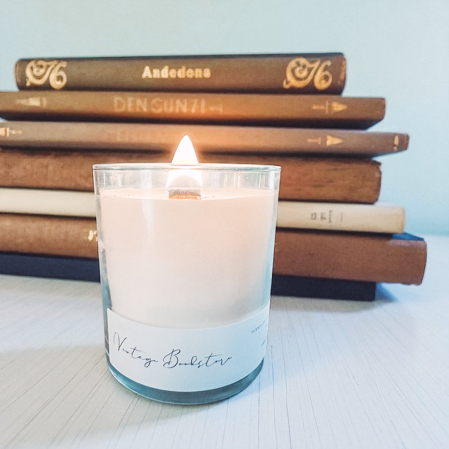 Library Scented Candle – Book-Inspired Aroma of Aged Paper, Leather & Wood | Apricot Cream Wax